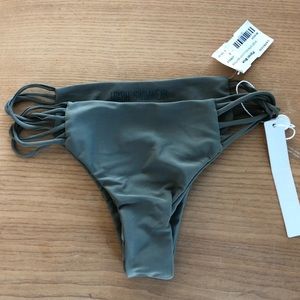 Mikoh cape cod side bikini bottom in Jungle, small